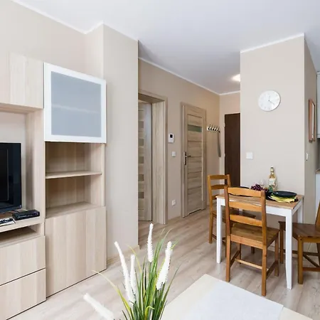 Czarnieckiego With Balcony By Renters Daire Poznan