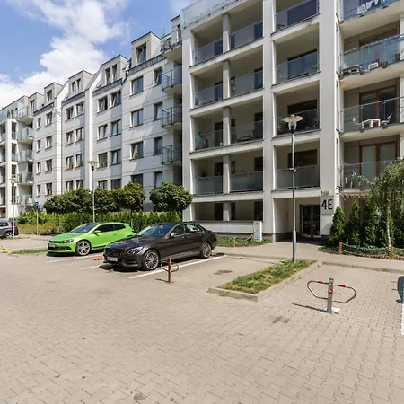 Czarnieckiego With Balcony By Renters Poznań