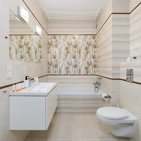 Czarnieckiego With Balcony By Renters Daire *