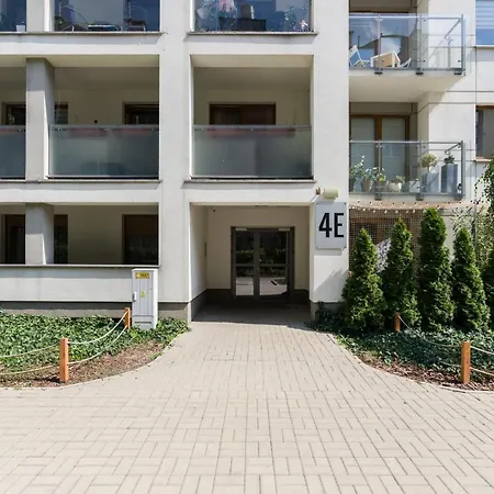 Czarnieckiego With Balcony By Renters Apartament
